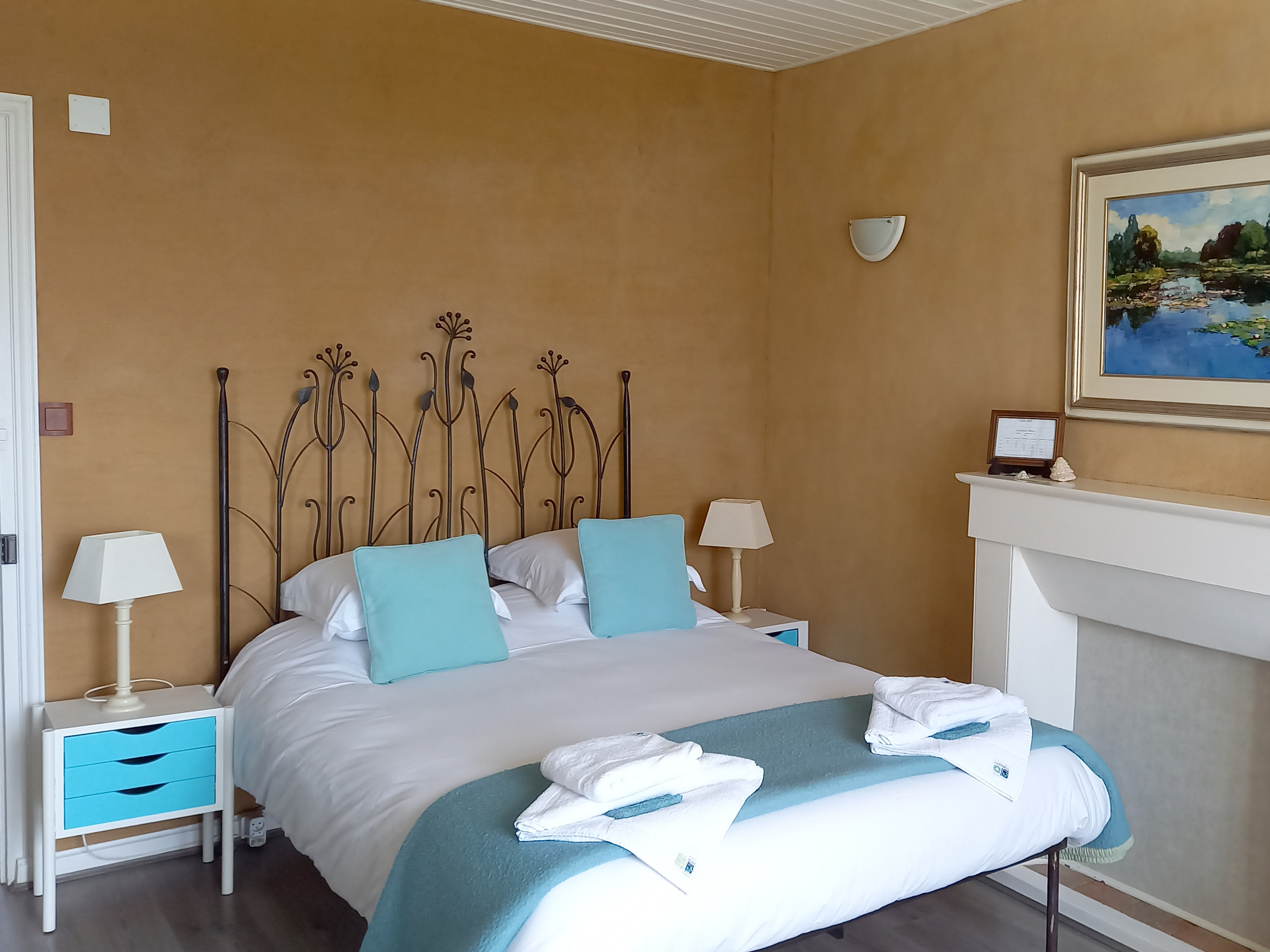 spacious bedroom with walls finished with earth and vegetation healthy spacious bedroom with walls finished with earth and vegetation at côtes d'armor - bretagne